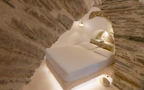 Cave Dame